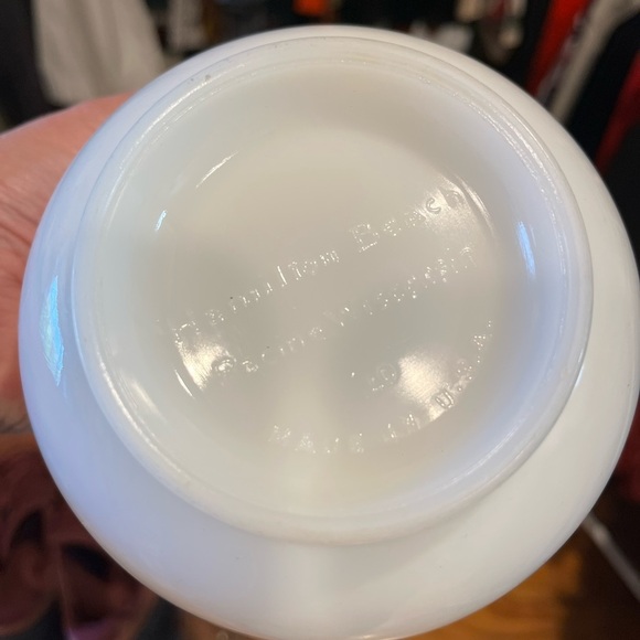 HAMILTON BEACH Vintage Milk Glass Mixing Bowl – Mid-Century USA - Picture 11 of 11